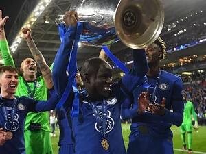 نغولو كانتي يحتفل باللقب الأوروبي