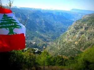  تفعيل صفارات الانذار في مشعاف عام شمال فلسطين وفيما بدا جيش الاحتلال باطلاق قنابل انارة 