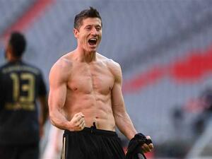 ليفاندوفسكي يصنع التاريخ