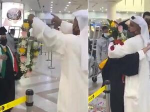 أب كويتي يستقبل ابنته في المطار بالورود والأغاني 
