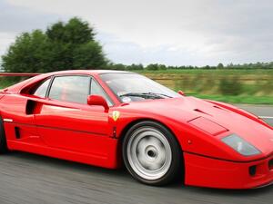 احتراق فيراري F40 نادرة في اليابان