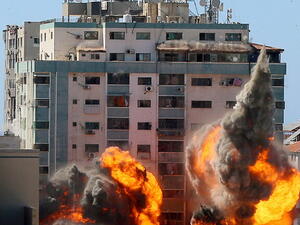 تدمير برج في غزة