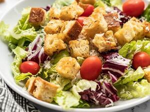 قطع الكروتون المحمصة للسلطات