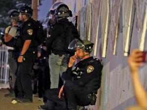 تشهد مدينة اللد، القريبة من تل أبيب، اشتباكات عنيفة