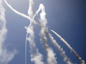 توجيه ضربة بعشرات الصواريخ لأسدود وعسقلان وبئر السبع