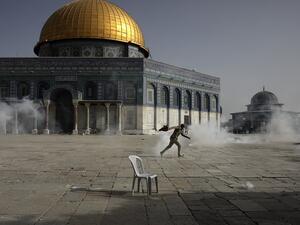  بلدية الاحتلال الاسرائيلي أجبرت المواطن مصعب سامي جعابيص على هدم منشأته التجارية