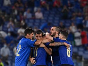 إيطاليا تضمن التأهل