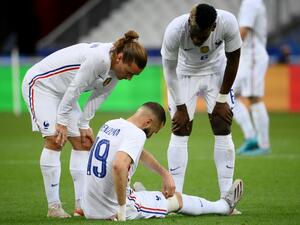 بنزيمة بعد تعرضه للإصابة