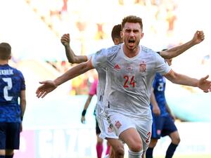 إسبانيا إلى الدور القادم