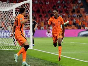 هولندا تحقق فوزها الثاني