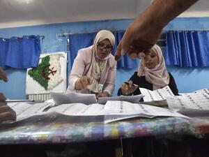 opposition parties and Hirak supporters want to boycott elections