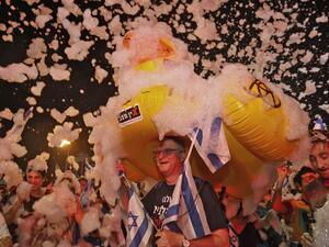 Biden calls Bennett, world leaders congratulate new Israeli government