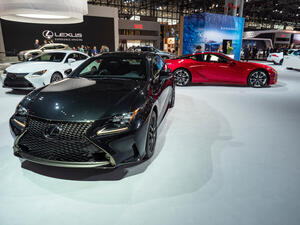 معرض نيويورك الدولي للسيارات يتجهز لاستقبال الزوار 