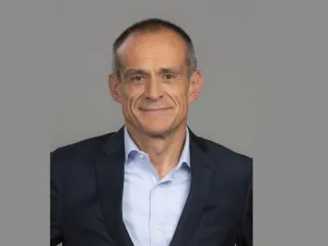 رئيس شنايدر إلكتريك جان باسكال تريكوار ينال لقب أفضل رئيس تنفيذي في عام 2021 في تصنيف Glassdoor
