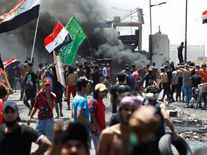 المتظاهرون حاصروا موكب رئيس الوزراء العراقي الكاظمي