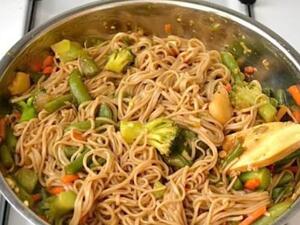 نودلز بصلصة الترياكي