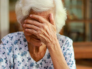 woman with white hair shows signs of memory impairment