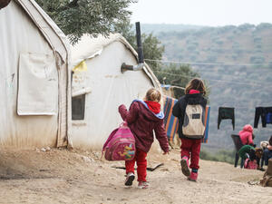 Two Syrian refugee girls 