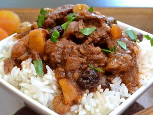 طاجن مرق اللحم والمشمش