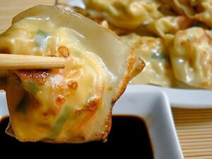 فطائر ونتون بحشوة اللوبستر والجبن