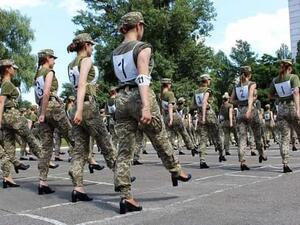 بلغت الضجة ذروتها يوم الجمعة عندما جلبت نائبات أحذية عالية الكعب إلى البرلمان 