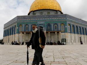 35 الفا يصلون في الاقصى