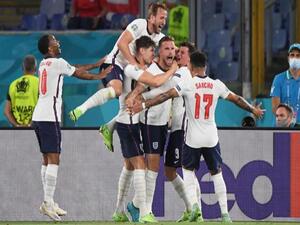 إنجلترا إلى نصف النهائي