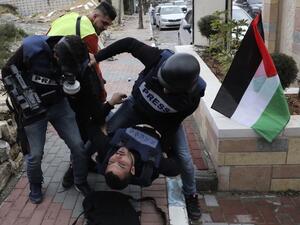 (100) انتهاك ارتكبتها قوات الاحتلال الإسرائيلي بحق الصحفيين الفلسطينيين