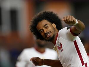 أكرم عفيف يحتفل بهدفه