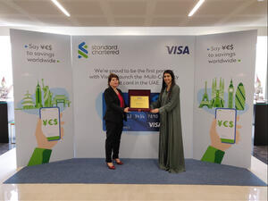بنك ستاندرد تشارترد بدولة الإمارات وفيزا يطلقان حساباً متعدد العملات للدفعات المالية الدولية