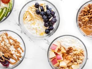 أطباق فطور منوعة بجبن القريش