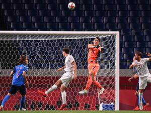 إسبانيا تواجه البرازيل في النهائي