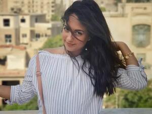 حساب مزيف يهدد فتاة الفستان