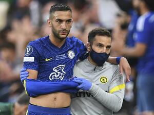 زياش يغادر اللقاء متأثراً بالإصابة