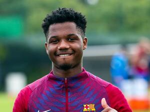 آنسو فاتي (المصدر: حساب برشلونة الرسمي على تويتر)