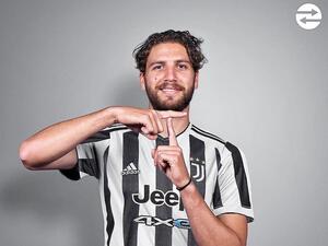 لوكاتيلي بقميص فريقه الجديد (المصدر: حساب الصحفي فابريتزيو رومانو على فايسبوك)