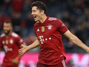 ليفاندوفسكي يسجل ثلاثية (هاتريك)