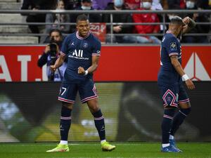 مبابي يحتفل بهدفه الأول