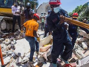 1300 قتيل حصيلة زلزال هايتي