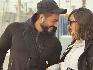 بسمة بوسيل تحتفل بعيد ميلاد تامر حسني مباشرة على المسرح