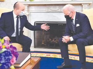 Naftali Bennett (L) Joe Biden 