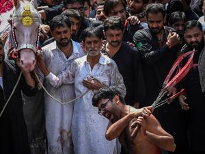 Roadside bomb kills 5