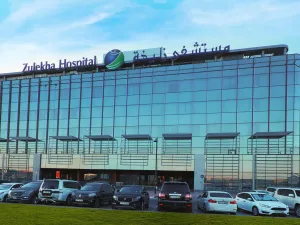 أكثر من 100 طبيب من "مستشفى زليخة" في دبي والشارقة يحصلون على الإقامة الذهبية