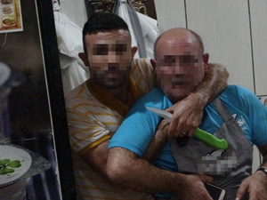 ألقت الشرطة القبض على النادل المدعو كامل طارق البيرق