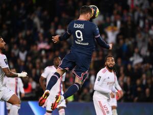 إيكاردي يرتقي ليسجل هدف انتصار باريس سان جيرمان