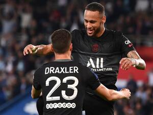 نيمار يهنىء دراكسلر بهدفه