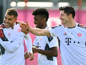 لاعبو بايرن ميونيخ يتمازحون خلال التدريبات