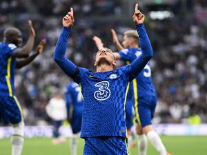 تياغو سيلفا يحتفل بفوز تشيلسي الكبير (المصدر: حساب الدوري الإنجليزي الرسمي على تويتر)