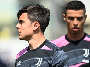 صورة أرشيفية لديبالا و رونالدو من خلفه