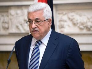 من يدفع الرئيس الفلسطيني إلى الاستقالة